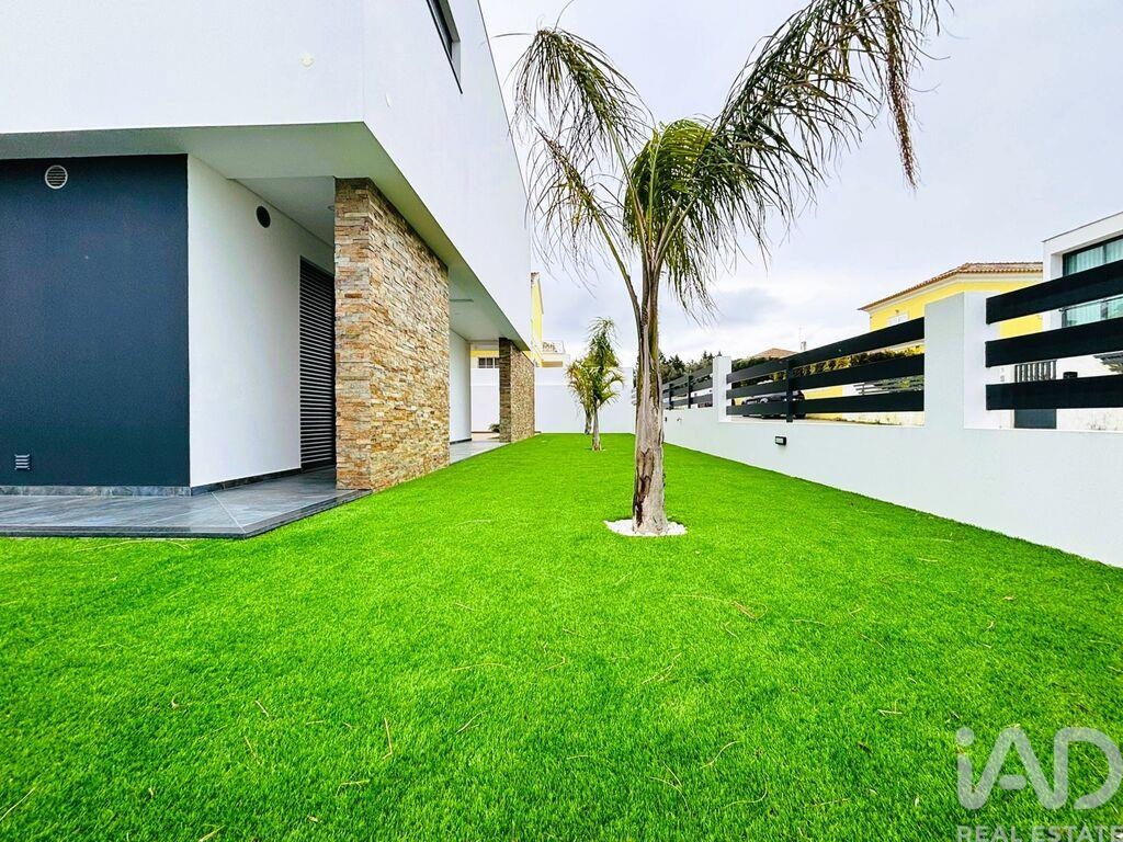 House in Brejos de Azeitao - Image 3