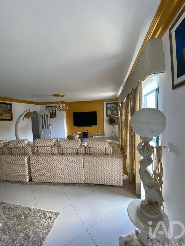 Apartment in Queluz - Image 4