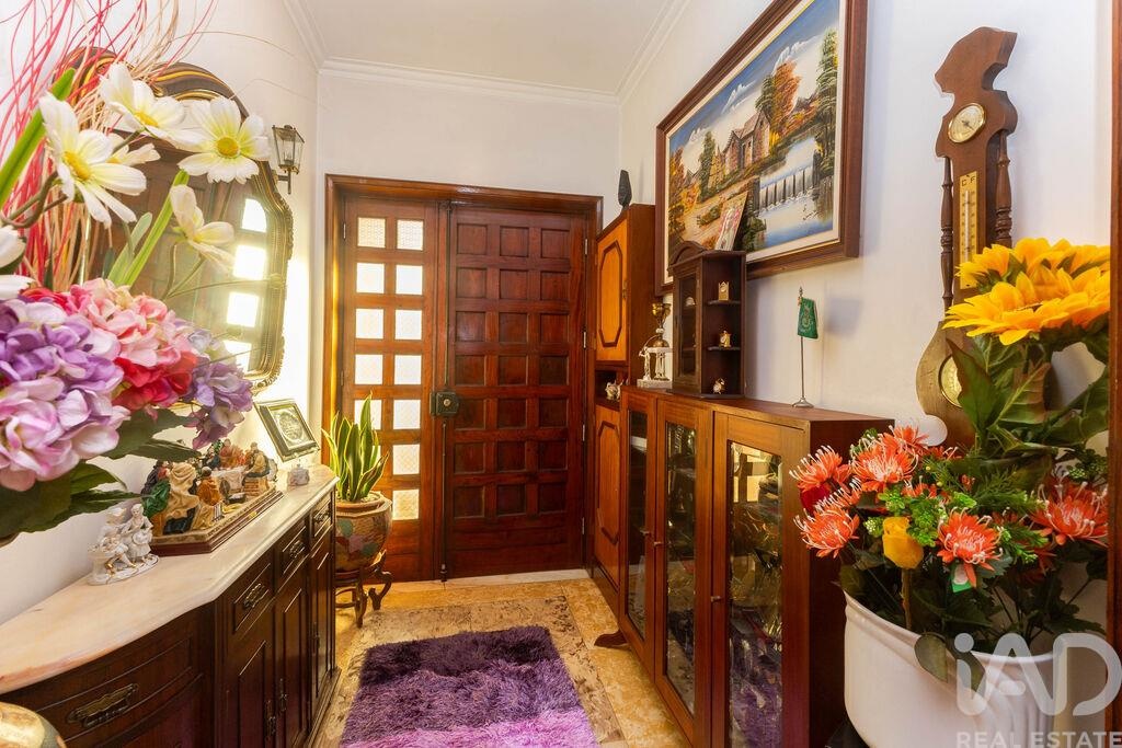 House in Leca do Balio - Image 4