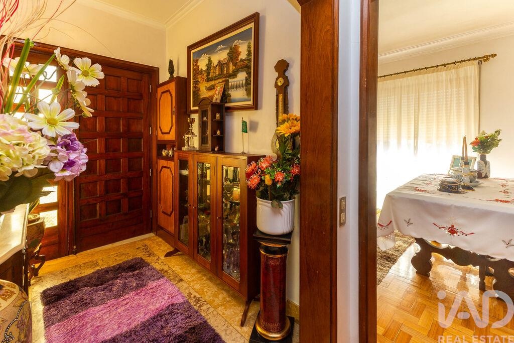 House in Leca do Balio - Image 5