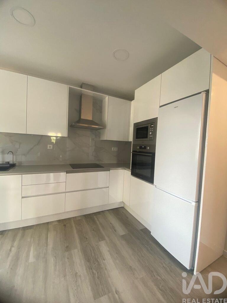 Apartment in Corroios - Image 4