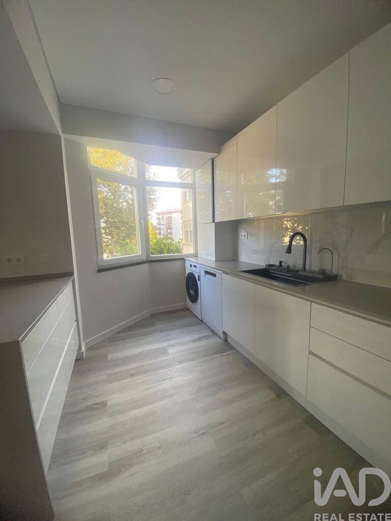 Apartment in Corroios - Image 5