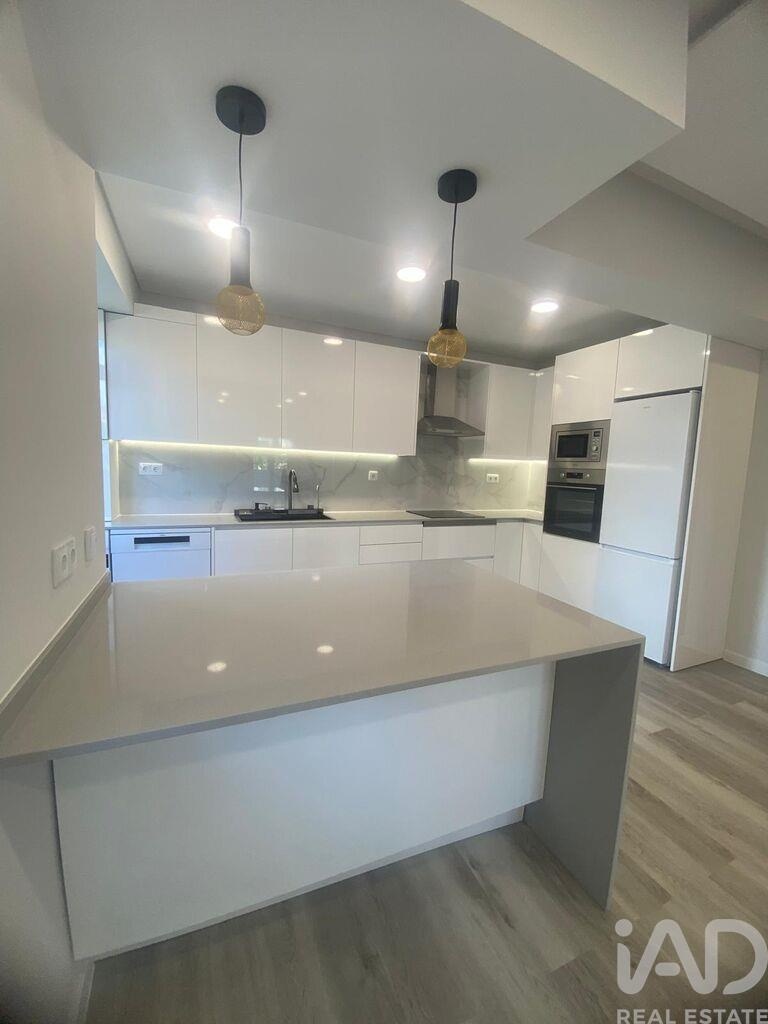 Apartment in Corroios - Image 2