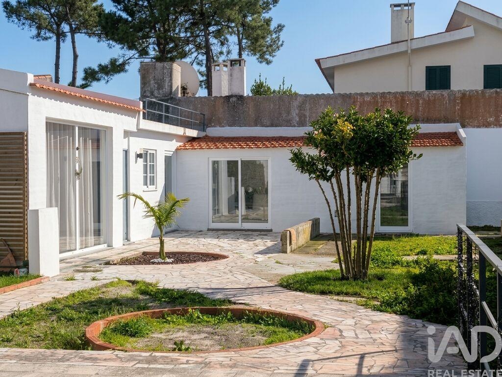House in Charneca de Caparica - view 1
