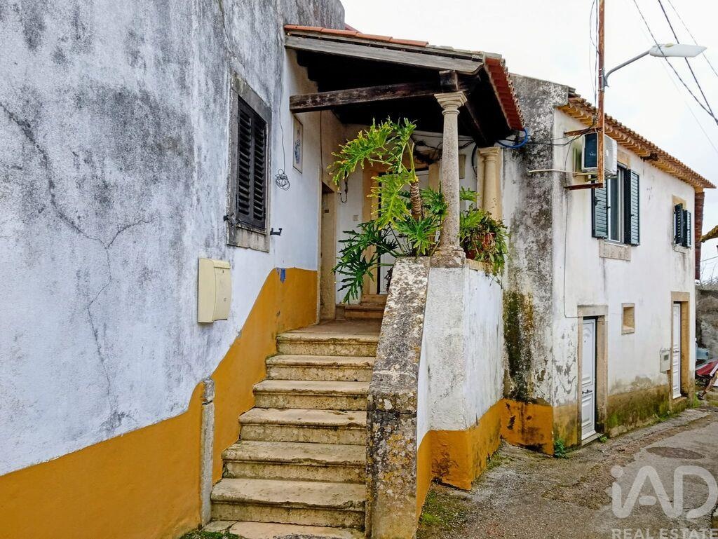 House in Alem da Ribeira - Image 2