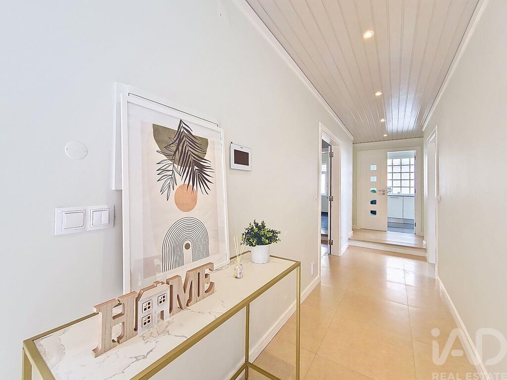 House in Santo Estevao das Gales - Image 5