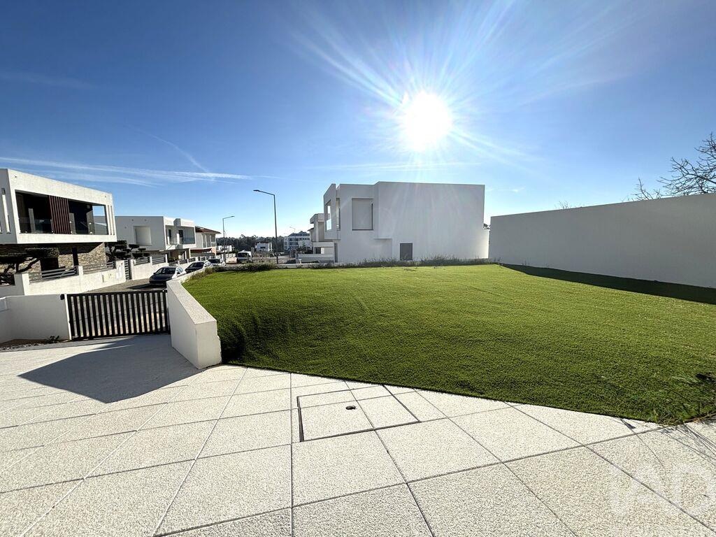 House in Corroios - Image 2