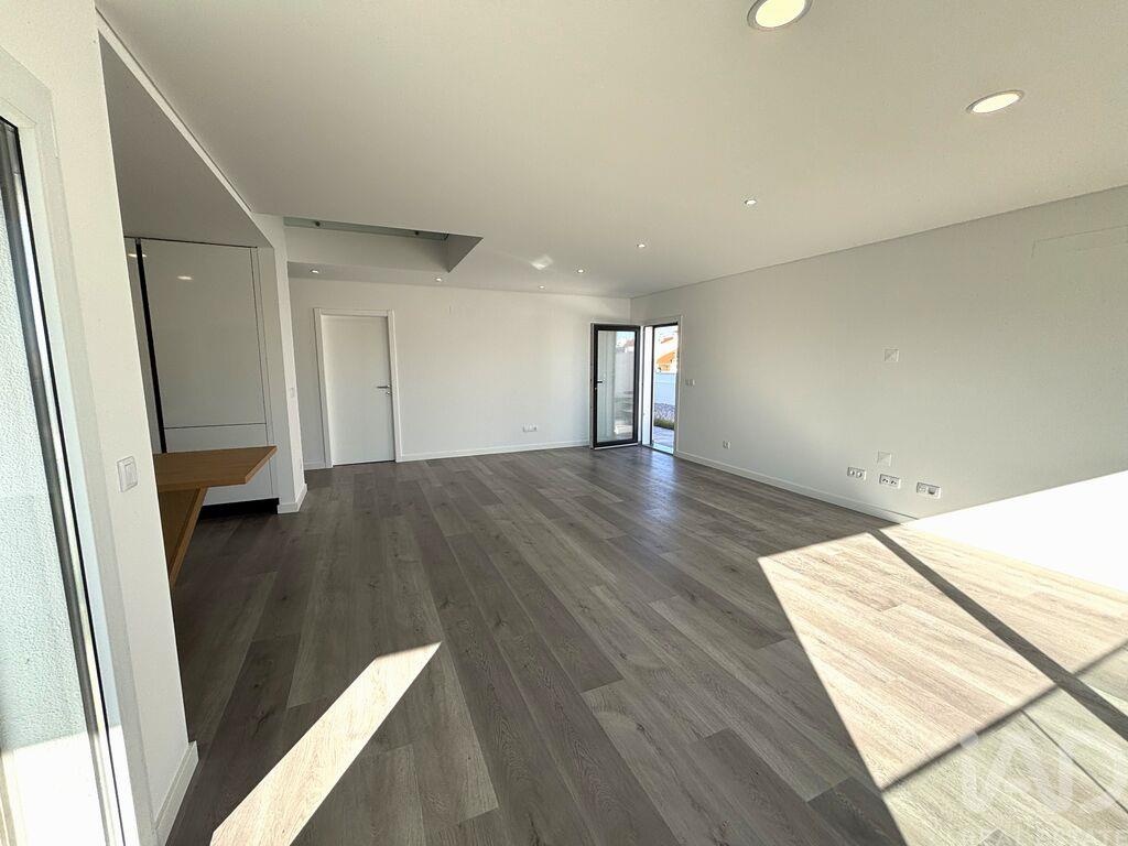 House in Corroios - Image 5