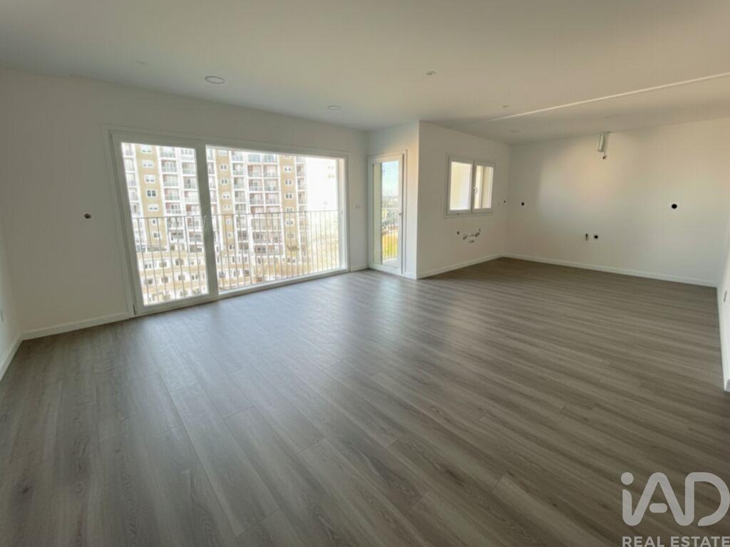 Apartment in Corroios - Image 3