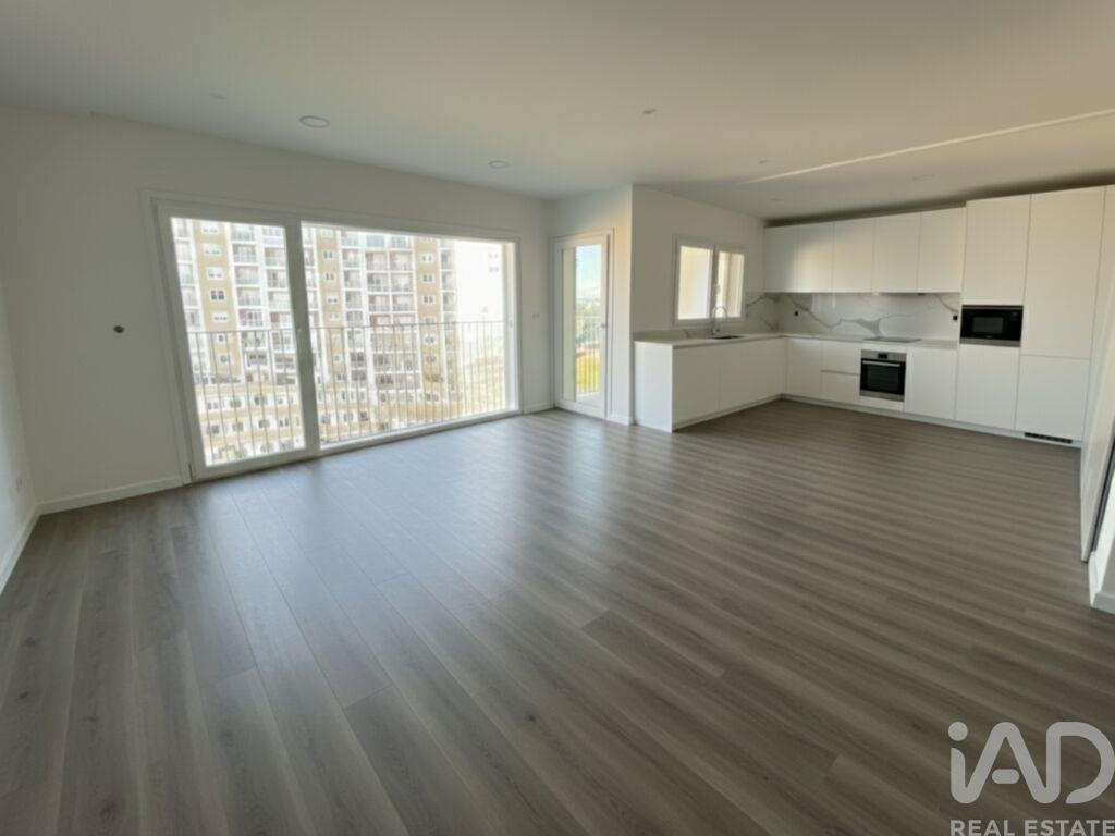 Apartment in Corroios - Image 2