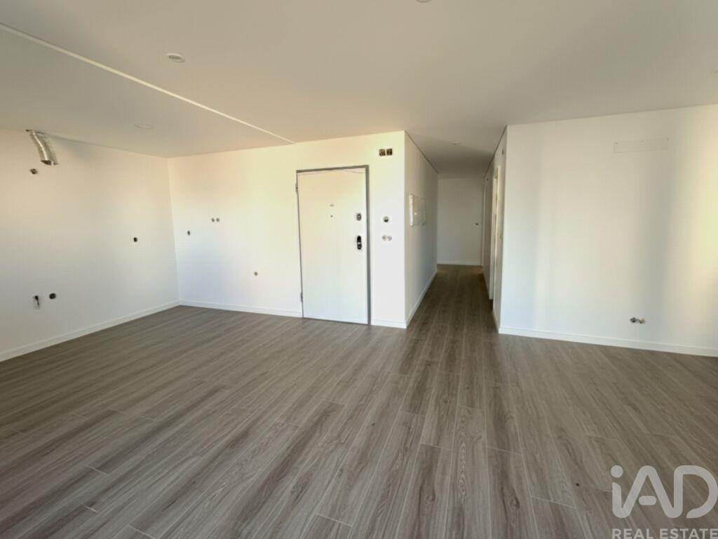 Apartment in Corroios - Image 5