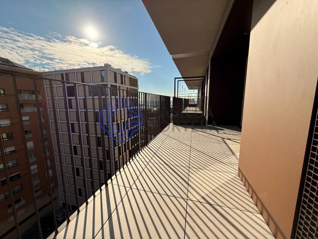 T3, 2casas de banho, suite, varanda, ar condicionado, cozinha mobiliada,piso 8- bloco 12B