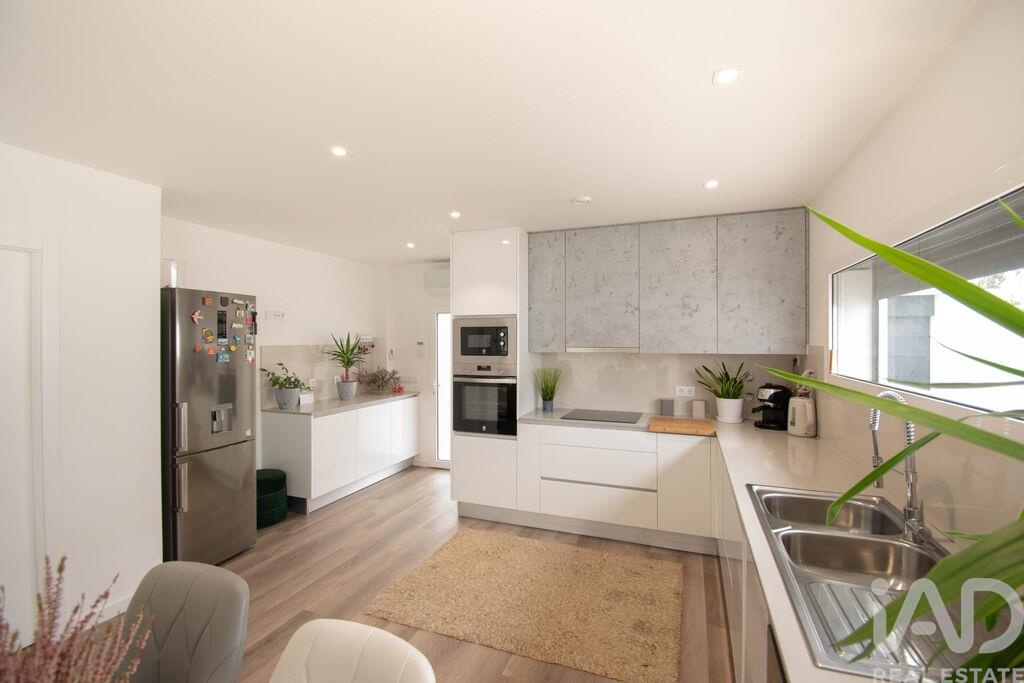 House in Marinha Grande - Image 3