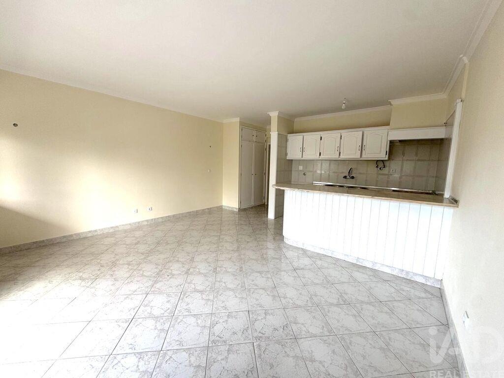 Apartment in Sao Joao das Lampas - Image 4