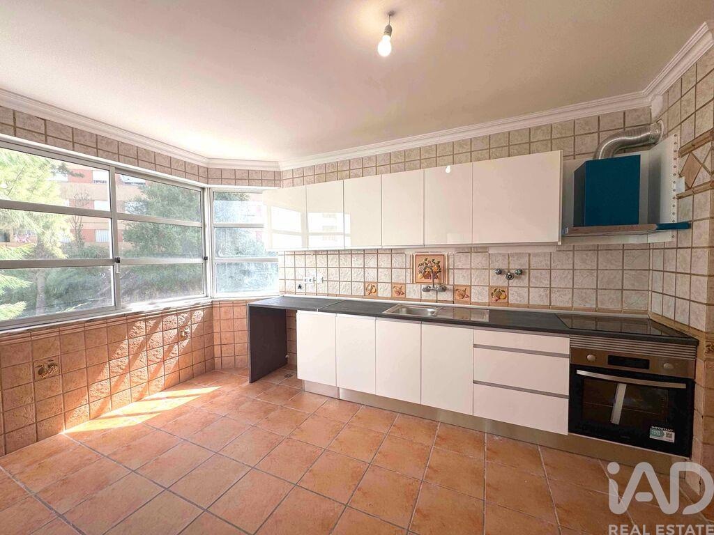 Apartment in Algueirao - Image 2