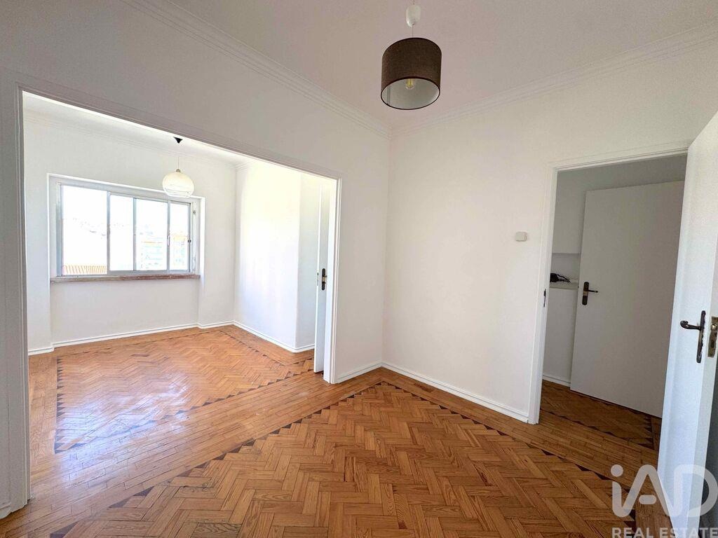 Apartment in Cacem - view 1
