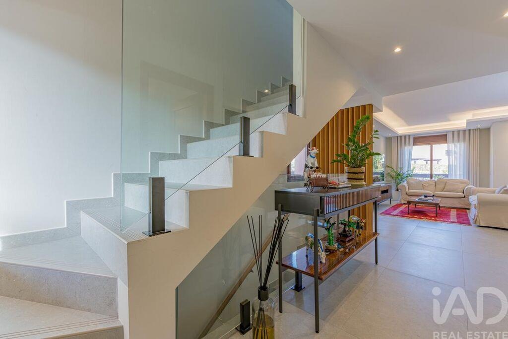 House in Quarteira - Image 3