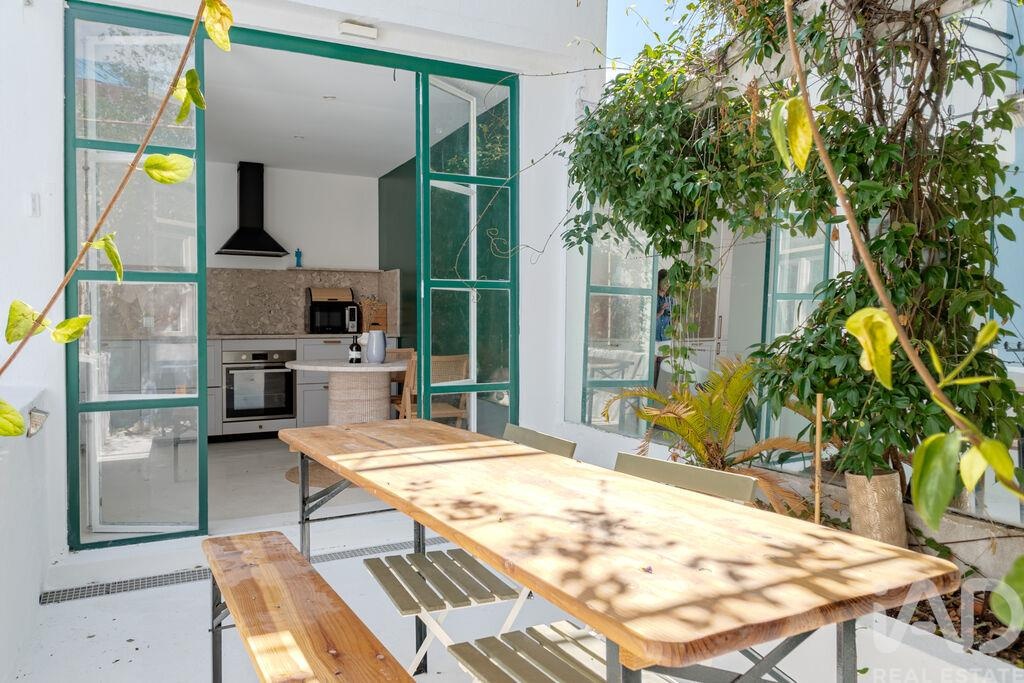 Apartment in Santa Maria Maior - view 1