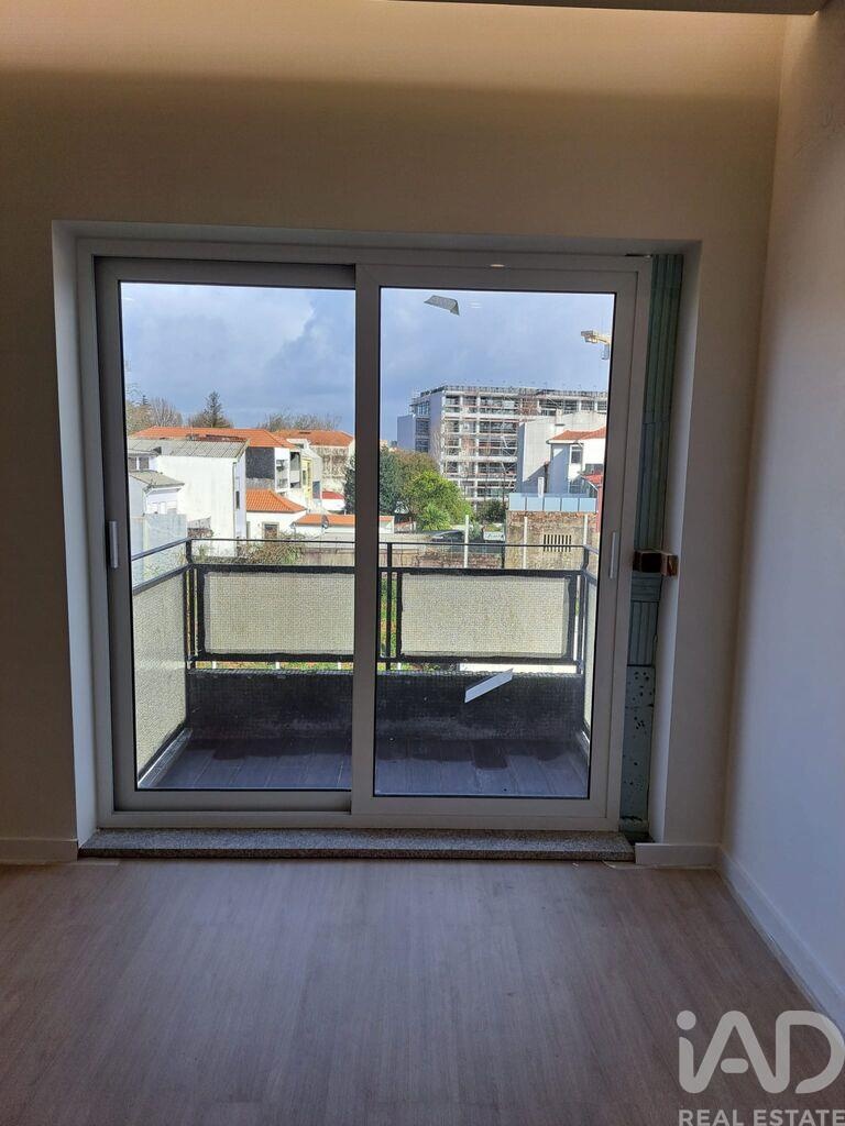 Apartment in Paranhos - Image 5