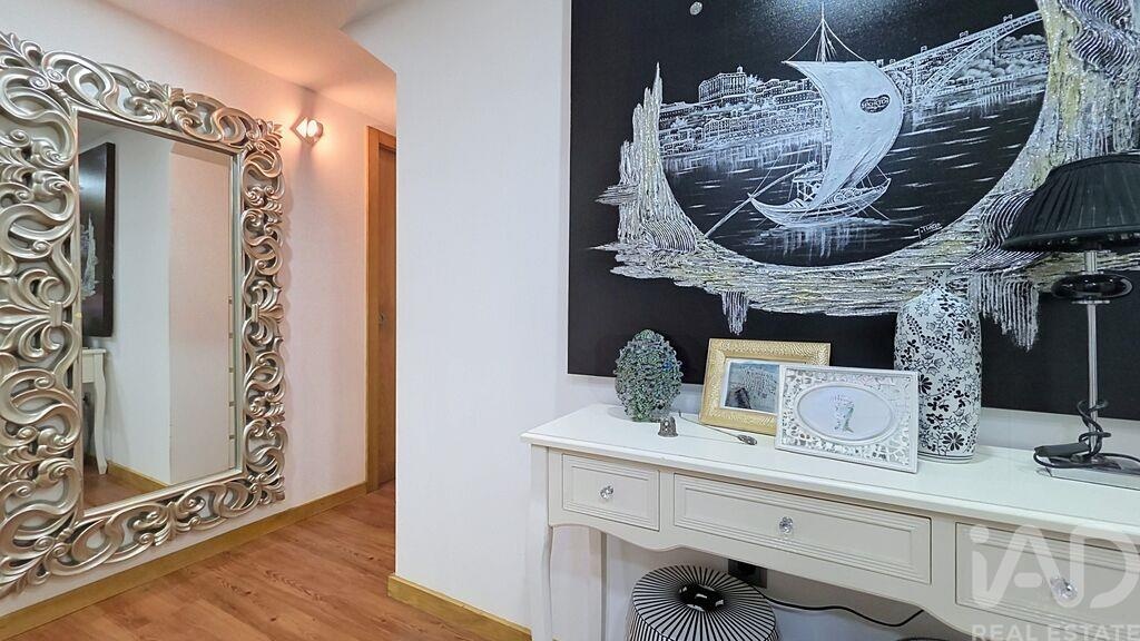 Apartment in Sao Vicente de Pereira Jusa - Image 2