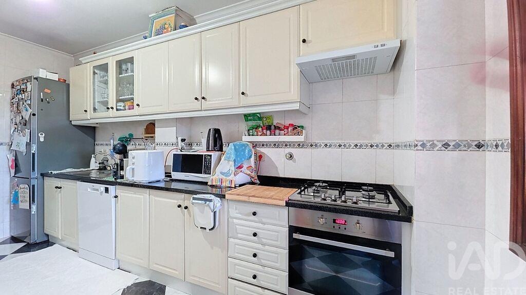 Apartment in Sao Vicente de Pereira Jusa - Image 4