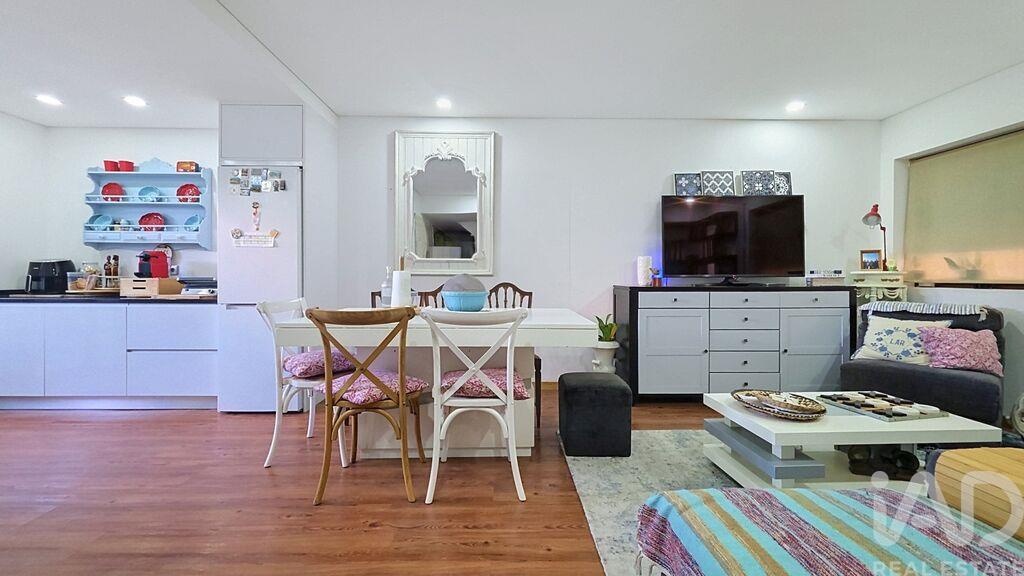 Apartment in Sao Vicente de Pereira Jusa - view 1