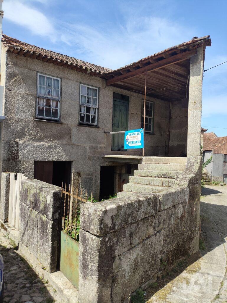 House in Lagares da Beira - view 1
