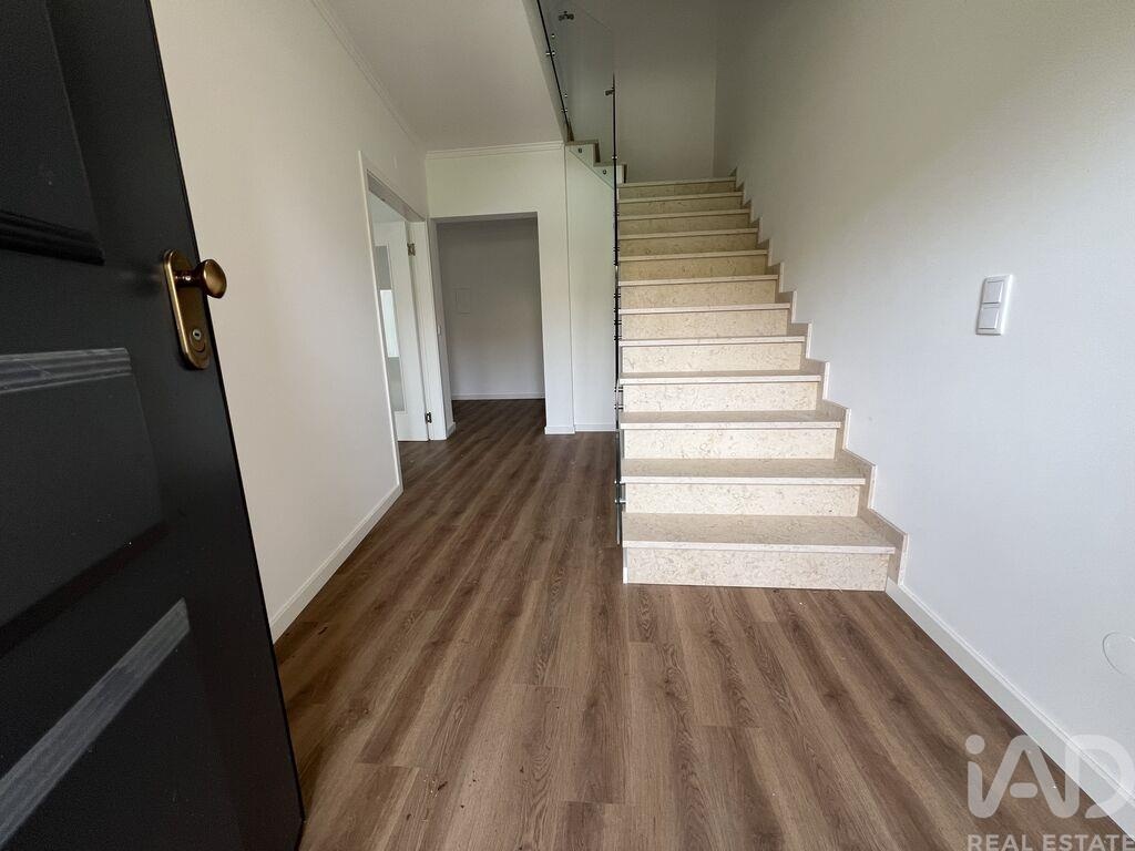 House in Palmela - Image 4