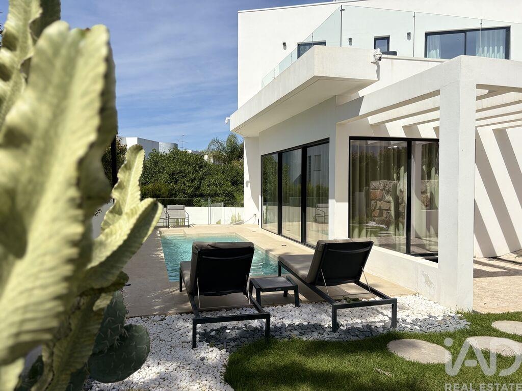 House in Quarteira - Image 3