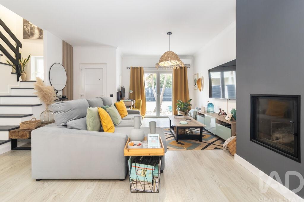 House in Brejos de Azeitao - view 1