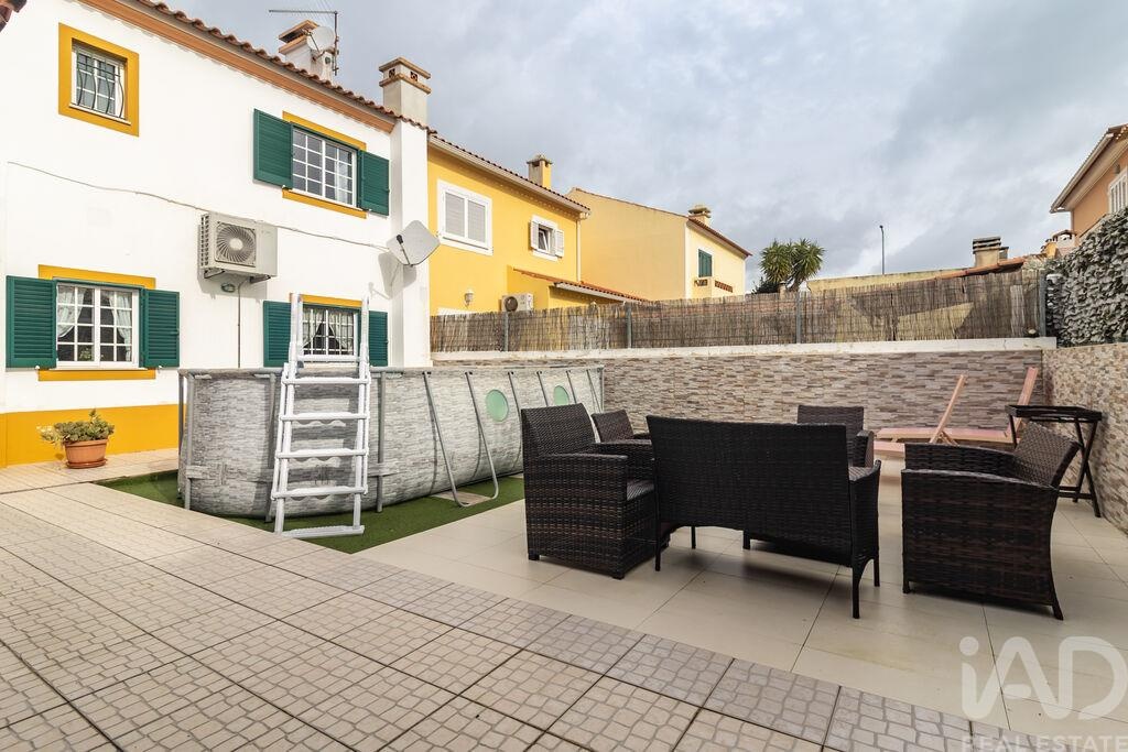 House in Brejos de Azeitao - view 1