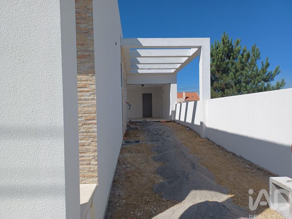 House in Fernao Ferro - Image 5