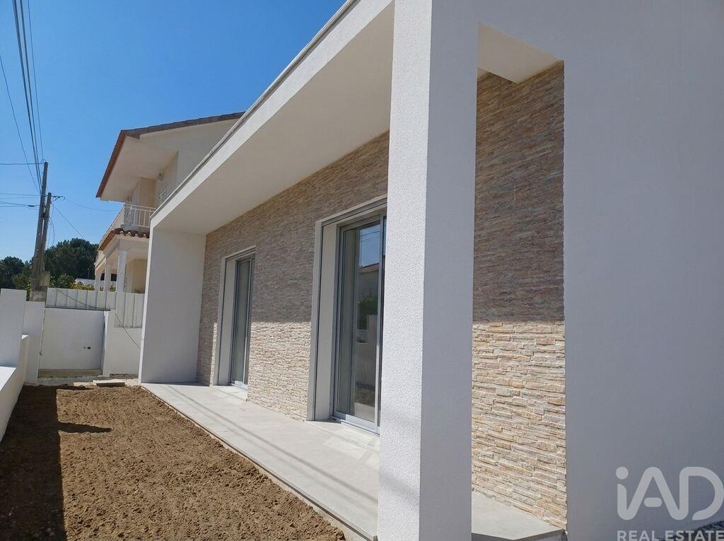 House in Fernao Ferro - Image 2