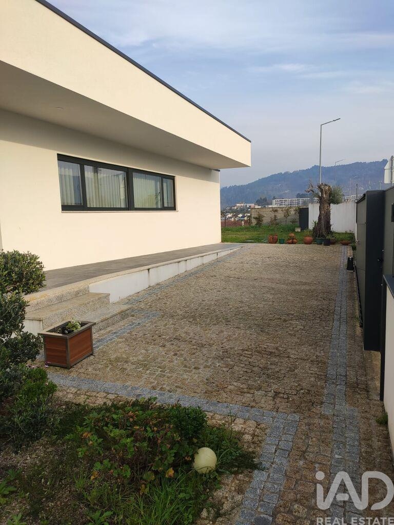 House in Ponte da Barca - Image 4