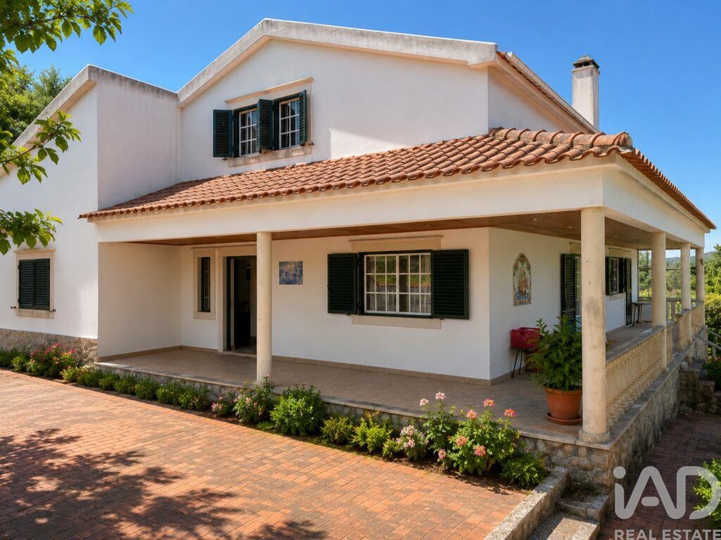 House in Alenquer - view 1