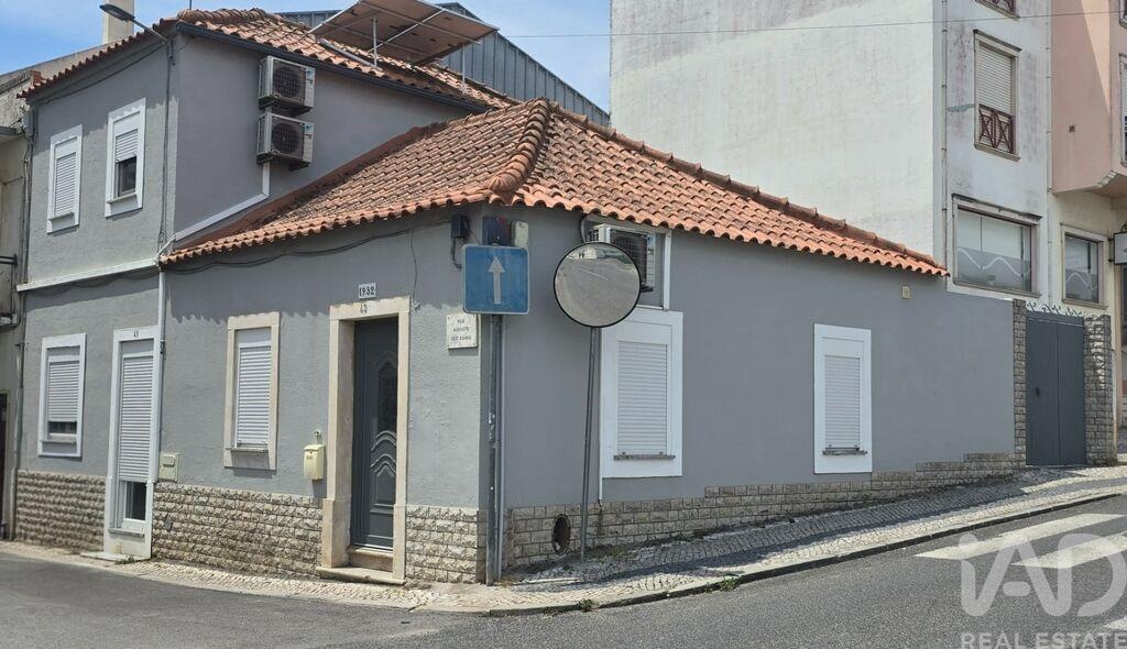 House in Bombarral - view 1