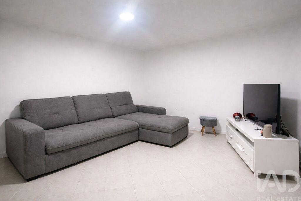 House in Prior Velho - view 1