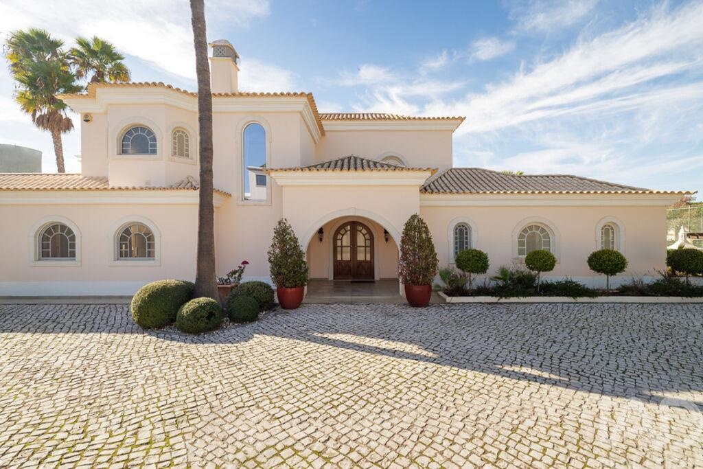 House in Almancil - view 1