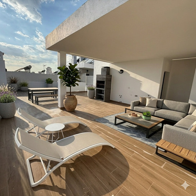 T3 com rooftop e vista mar em Montenegro