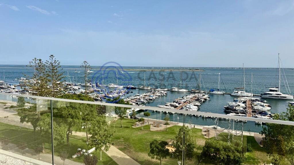 Vista sobre marina e Ria