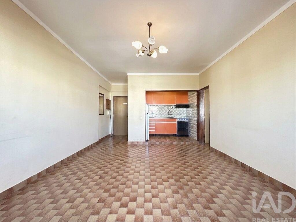 Apartment in Quarteira - Image 3