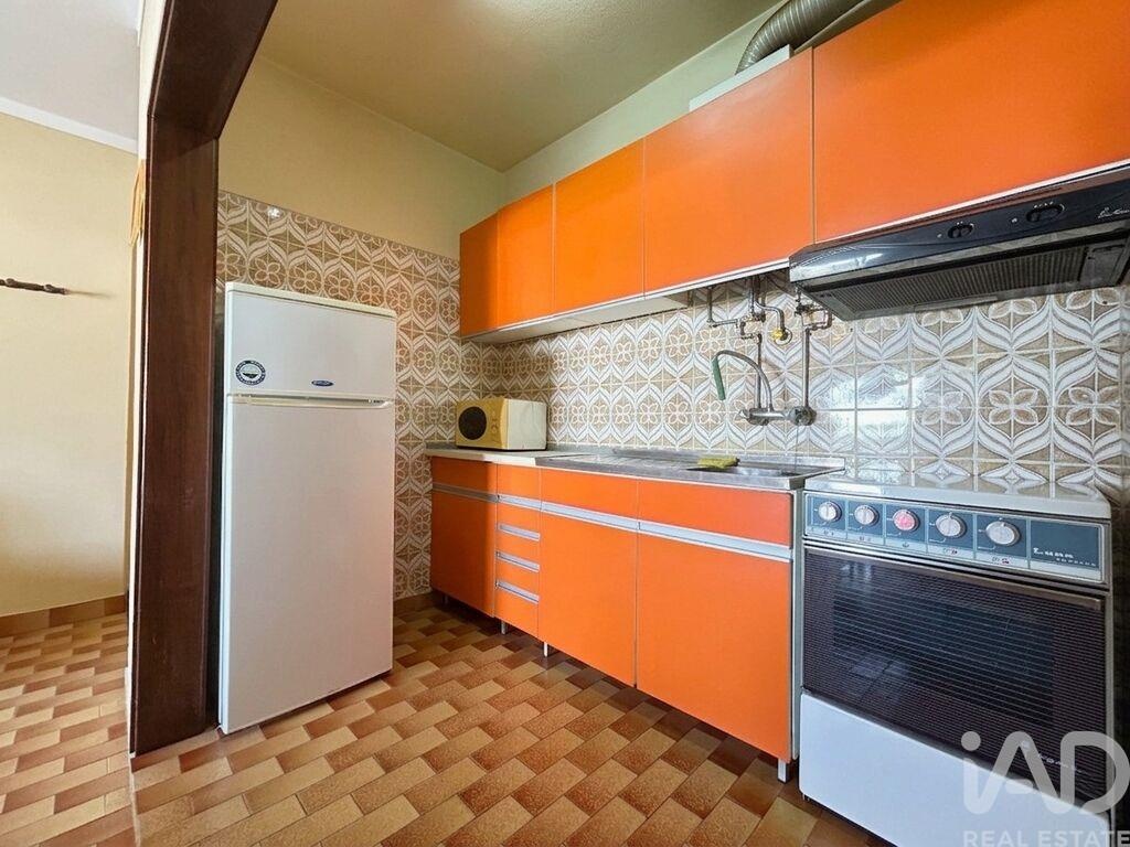 Apartment in Quarteira - Image 4