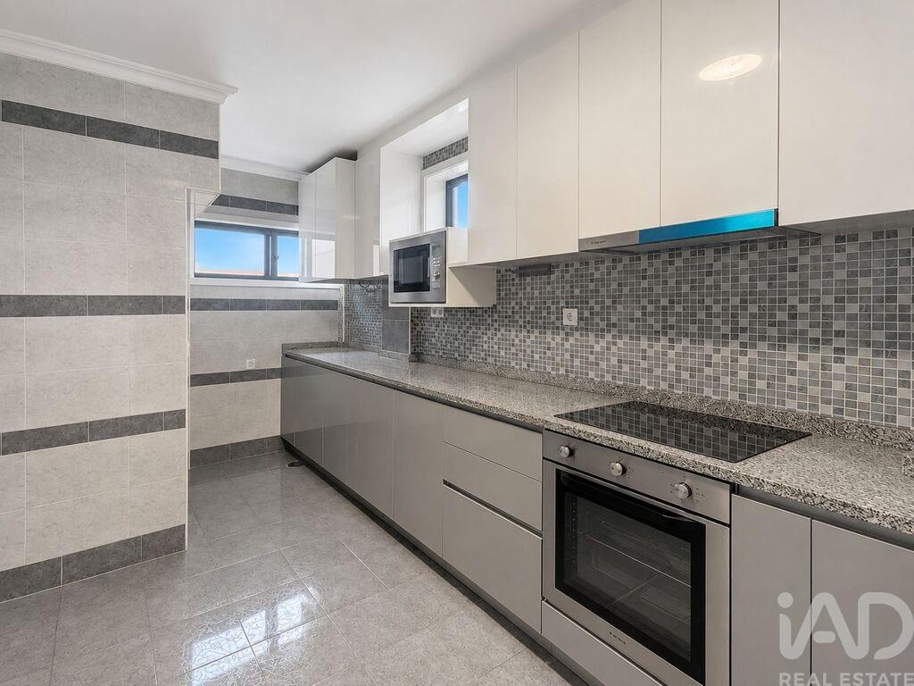 Apartment in Rio Tinto - Image 2