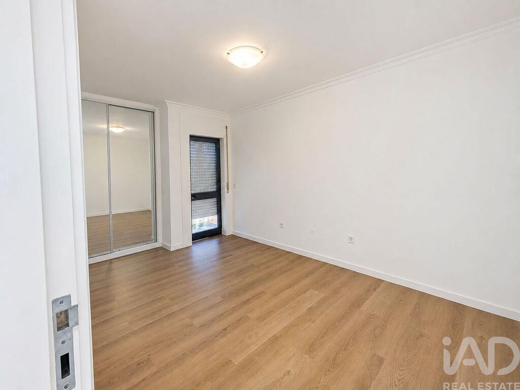 Apartment in Rio Tinto - Image 5