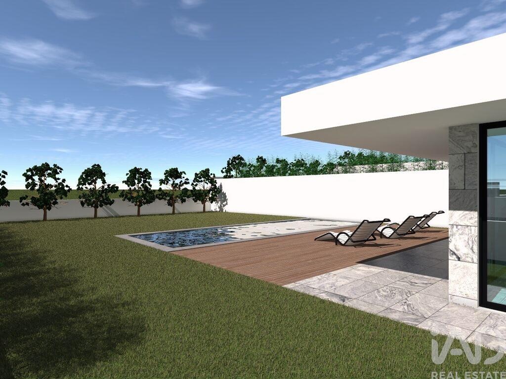 House in Evora de Alcobaca - Image 4