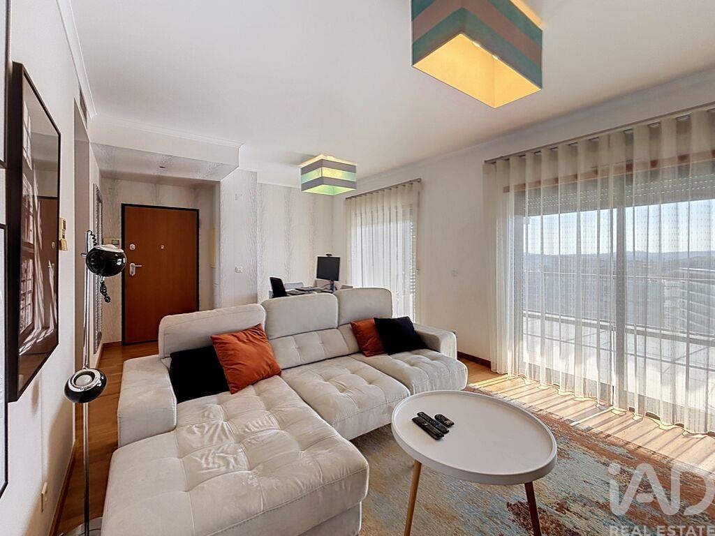 Apartment in Santo Antonio Dos Cavaleiros - Image 4
