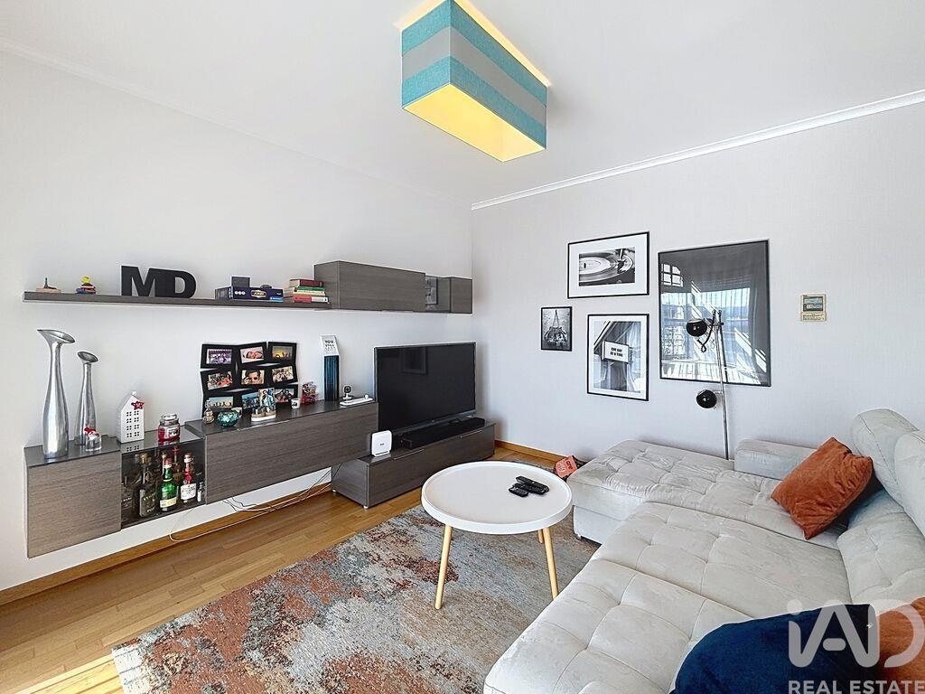 Apartment in Santo Antonio Dos Cavaleiros - Image 3