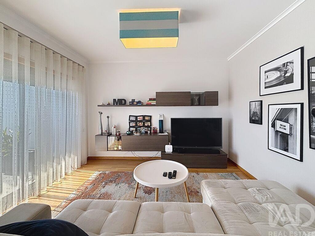 Apartment in Santo Antonio Dos Cavaleiros - view 1