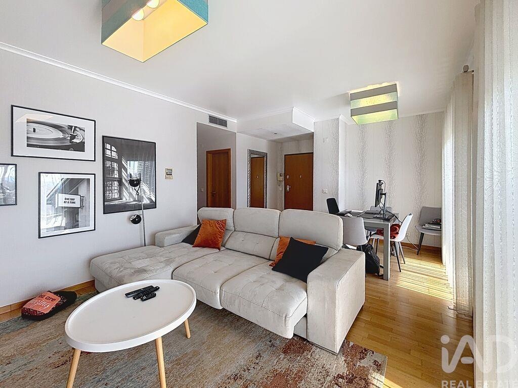 Apartment in Santo Antonio Dos Cavaleiros - Image 5