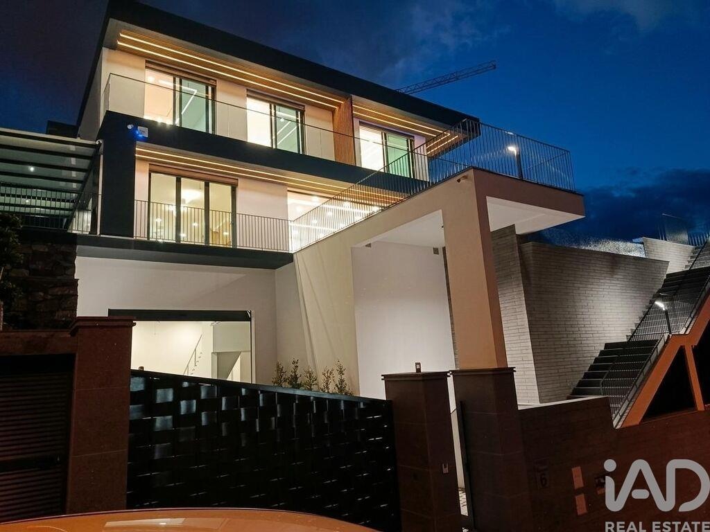 House in Santo Antonio - Image 4